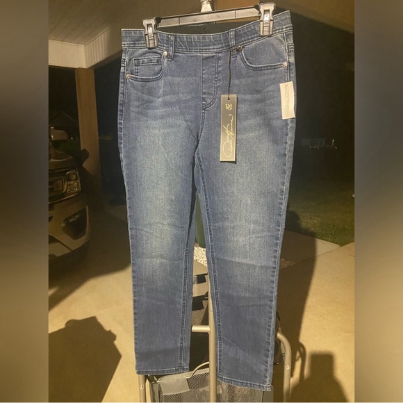 DG2 by Diane Gilman - Queen of Jeans - Picture 5 of 5